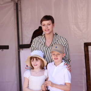 La princesse Charlene de Monaco, Le prince Jacques de Monaco, marquis des Baux, La princesse Gabriella de Monaco, comtesse de Carladès - Le prince Albert II de Monaco parcourt la 4ème rencontre des sites historiques Grimaldi sur la place du palais Princier à Monaco le 10 juin 2023. © Sebastien Botella / Nice Matin / Bestimage 