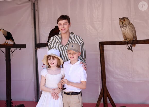 La princesse Charlene de Monaco, Le prince Jacques de Monaco, marquis des Baux, La princesse Gabriella de Monaco, comtesse de Carladès - Le prince Albert II de Monaco parcourt la 4ème rencontre des sites historiques Grimaldi sur la place du palais Princier à Monaco le 10 juin 2023. © Sebastien Botella / Nice Matin / Bestimage 