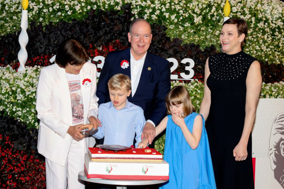 Le couple a fêté ses 12 ans de mariage cet été.
La princesse Stéphanie de Monaco, Le prince Albert II de Monaco, La princesse Charlène de Monaco, Le prince Jacques de Monaco, marquis des Baux, La princesse Gabriella de Monaco, comtesse de Carladès - "Le rocher en fête" la principauté de Monaco fête le centenaire du prince Rainier III à Monaco, le 31 mai 2023. © Claudia Albuquerque / Bestimage 