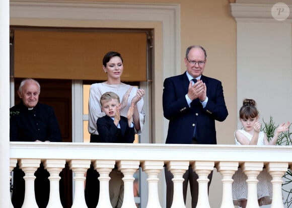 Le prince Albert II de Monaco, la princesse Charlene et leurs enfants, le prince héréditaire Jacques et la princesse Gabriella durant la célébration de la traditionnelle fête de la Saint Jean à Monaco le 23 juin 2023. © Claudia Albuquerque / Bestimage 