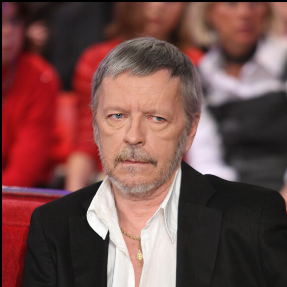 Renaud dans Vivement Dimanche, émission animée par Michel Drucker.