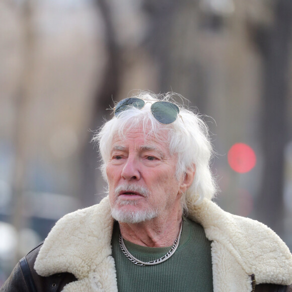 Hugues Aufray - Obsèques de Thierry Séchan, frère du chanteur Renaud, au cimetière du Montparnasse à Paris le 16 janvier 2019. 