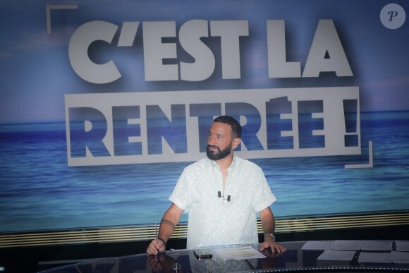 Exclusif - Cyril Hanouna - Sur le plateau de l’émission TPMP (Touche Pas à Mon Poste) présentée en direct par C.Hanouna et diffusée sur C8 - Paris le 04/09/2023 - © Jack Tribeca / Bestimage  Exclusive - No web en Suisse / Belgique On the set of TPMP (Touche pas à mon poste) broadcast live on C8 on 4 September 2023 