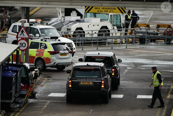 Le prince Harry, duc de Sussex, arrive à l'aéroport de Aberdeen, au lendemain du décès de la reine Elisabeth II d'Angleterre au château de Balmoral. Le 9 septembre 2022 