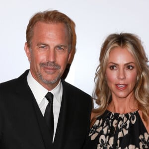 Le torchon brûle entre Kevin Costner et son ex-femme Christine Baumgartner- People à la 14ème soirée "AARP Movies for Grownups" à Beverly Hills.
