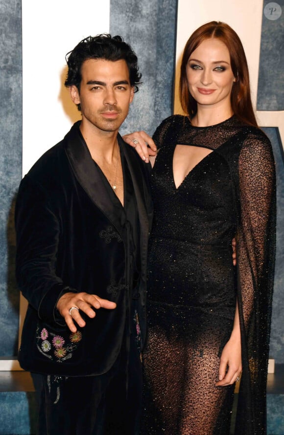 Joe Jonas et Sophie Turner au photocall de la soirée "Vanity Fair" lors de la 95ème édition de la cérémonie des Oscars à Los Angeles, le 12 mars 2023. 