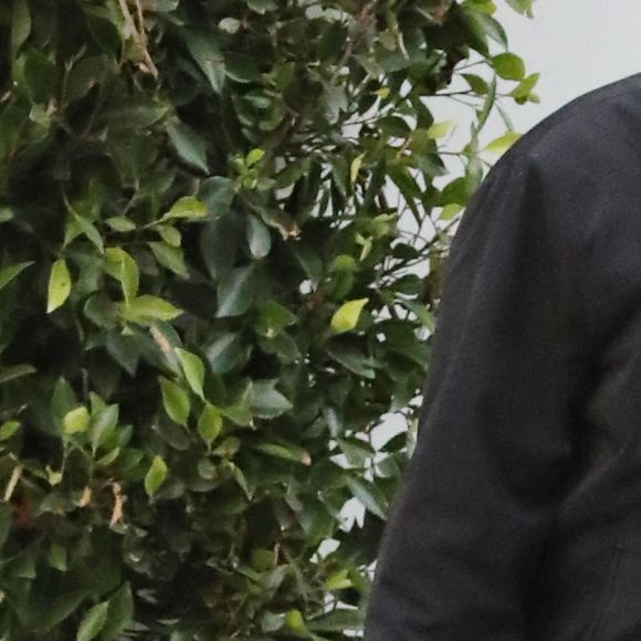 Le comédien était devenu père pour la quatrième fois le 6 juin 2023.
Exclusif - Al Pacino semble avoir un appel téléphonique tendu avant l'annonce de sa compagne demandant la garde complète de leur fils Roman à Los Angeles, Californie, Etats-Unis, le 5 septembre 2023. 