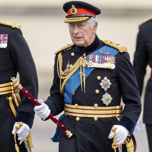 Le roi Charles III d'Angleterre assiste à la 200ème édition de la Sovereign's Parade (Parade du souverain) à l'académie militaire royale Sandhurst à Camberley, le 14 avril 2023. 