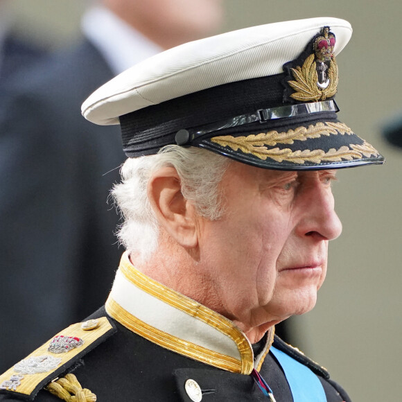 Le roi Charles III d'Angleterre lors du service funéraire à l'Abbaye de Westminster pour les funérailles d'Etat de la reine Elizabeth II d'Angleterre, le 19 septembre 2022. 