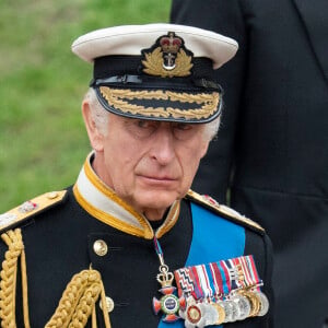 Et un an plus tard, le roi lui a rendu un bel hommage.
Le roi Charles III d'Angleterre - Procession pédestre des membres de la famille royale depuis la grande cour du château de Windsor (le Quadrangle) jusqu'à la Chapelle Saint-Georges, où se tiendra la cérémonie funèbre des funérailles d'Etat de reine Elizabeth II d'Angleterre. Windsor, le 19 septembre 2022