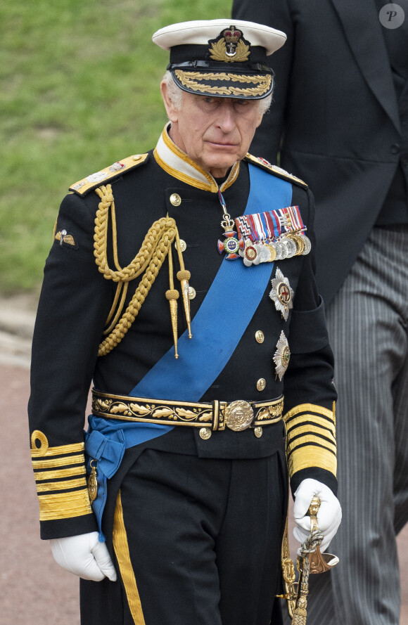 Et un an plus tard, le roi lui a rendu un bel hommage.
Le roi Charles III d'Angleterre - Procession pédestre des membres de la famille royale depuis la grande cour du château de Windsor (le Quadrangle) jusqu'à la Chapelle Saint-Georges, où se tiendra la cérémonie funèbre des funérailles d'Etat de reine Elizabeth II d'Angleterre. Windsor, le 19 septembre 2022
