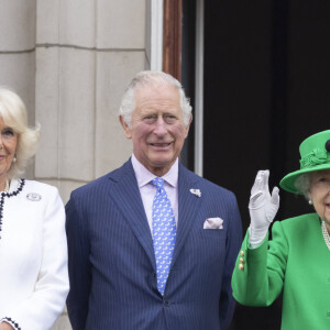 Camilla Parker Bowles, duchesse de Cornouailles, Le prince Charles, prince de Galles, La reine Elisabeth II d'Angleterre - Jubilé de platine de la reine Elisabeth II d'Angleterre à Bukingham Palace à Londres, le 5 juin 2022. 