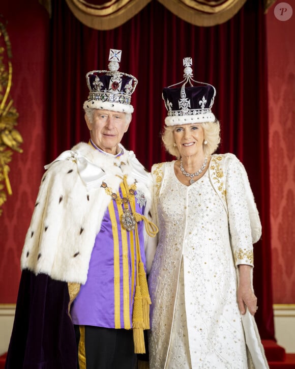 Il a également remercié pour "tout l'amour" reçu.
Le roi Charles III d'Angleterre et Camilla Parker Bowles, reine consort d'Angleterre - Photos officielles de la famille royale britannique, après le couronnement du roi Charles III d'Angleterre et Camilla Parker Bowles, reine consort d'Angleterre qui s'est déroulé le 6 mai 2023 à Londres. Le 8 mai 2023. 