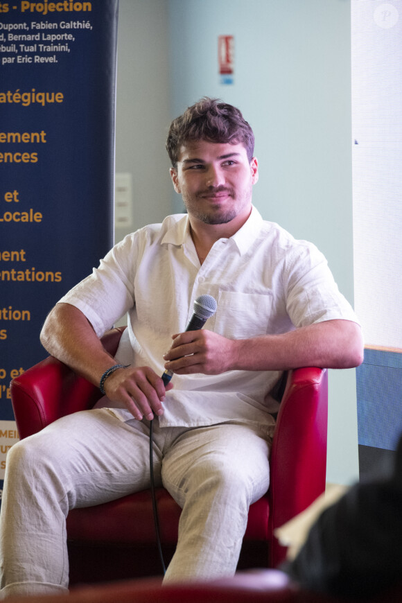 Antoine Dupont, capitaine de l’équipe de France, lors du Forum des Territoires positifs organisé par l’Institut de l'Economie Positive au stade de la Méditerranée Raoul Barriere, à Béziers, France, le 30 juin 2023. © Valentina Claret/Panoramic/Bestimage