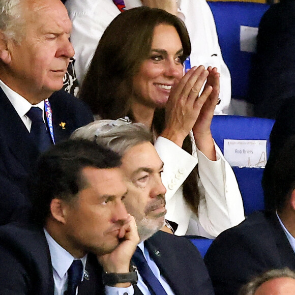 Kate Middleton, Princesse de Galles aux côtés de Bill Beaumont, Président de World Rugby, a assisté au match comptant pour la phase de poule entre l'Angleterre et l'Argentine au stade Vélodrome de Marseille le 9 Septembre 2023 © Dominique Jacovides / Bestimage 