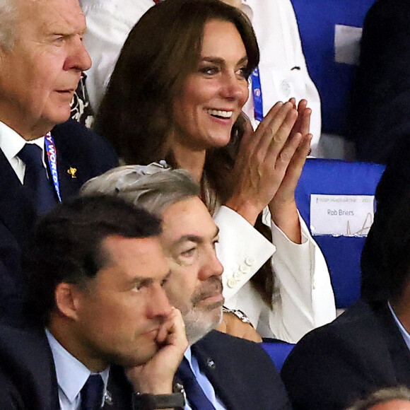 Kate Middleton, Princesse de Galles aux côtés de Bill Beaumont, Président de World Rugby, a assisté au match comptant pour la phase de poule entre l'Angleterre et l'Argentine au stade Vélodrome de Marseille le 9 Septembre 2023 © Dominique Jacovides / Bestimage 