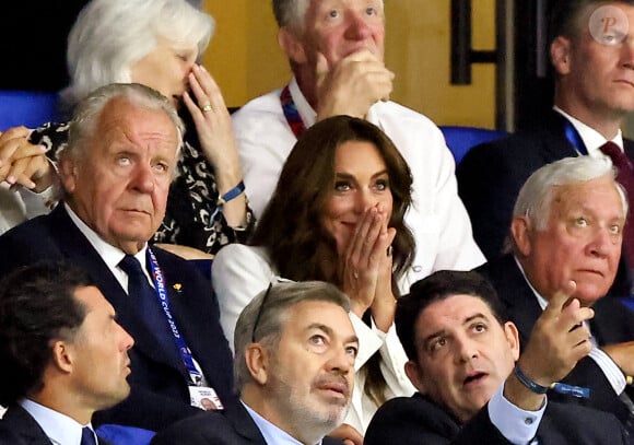 Kate Middleton, Princesse de Galles aux côtés de Bill Beaumont, Président de World Rugby, a assisté au match comptant pour la phase de poule entre l'Angleterre et l'Argentine au stade Vélodrome de Marseille le 9 Septembre 2023 © Dominique Jacovides / Bestimage 