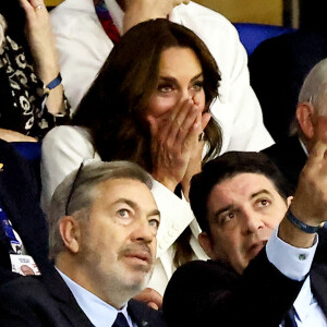 Kate Middleton, Princesse de Galles aux côtés de Bill Beaumont, Président de World Rugby, a assisté au match comptant pour la phase de poule entre l'Angleterre et l'Argentine au stade Vélodrome de Marseille le 9 Septembre 2023 © Dominique Jacovides / Bestimage 