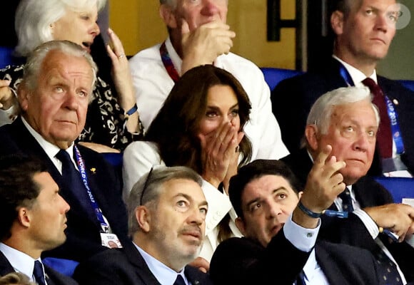 Kate Middleton, Princesse de Galles aux côtés de Bill Beaumont, Président de World Rugby, a assisté au match comptant pour la phase de poule entre l'Angleterre et l'Argentine au stade Vélodrome de Marseille le 9 Septembre 2023 © Dominique Jacovides / Bestimage 