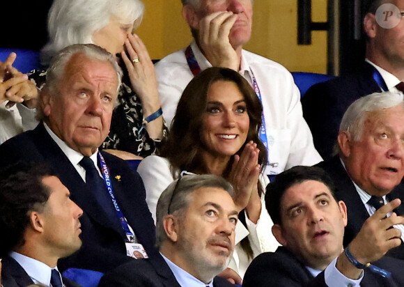 Kate Middleton, Princesse de Galles aux côtés de Bill Beaumont, Président de World Rugby, a assisté au match comptant pour la phase de poule entre l'Angleterre et l'Argentine au stade Vélodrome de Marseille le 9 Septembre 2023 © Dominique Jacovides / Bestimage 