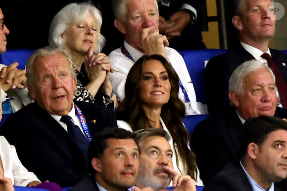 Kate Middleton, Princesse de Galles aux côtés de Bill Beaumont, Président de World Rugby, a assisté au match comptant pour la phase de poule entre l'Angleterre et l'Argentine au stade Vélodrome de Marseille le 9 Septembre 2023 © Dominique Jacovides / Bestimage 