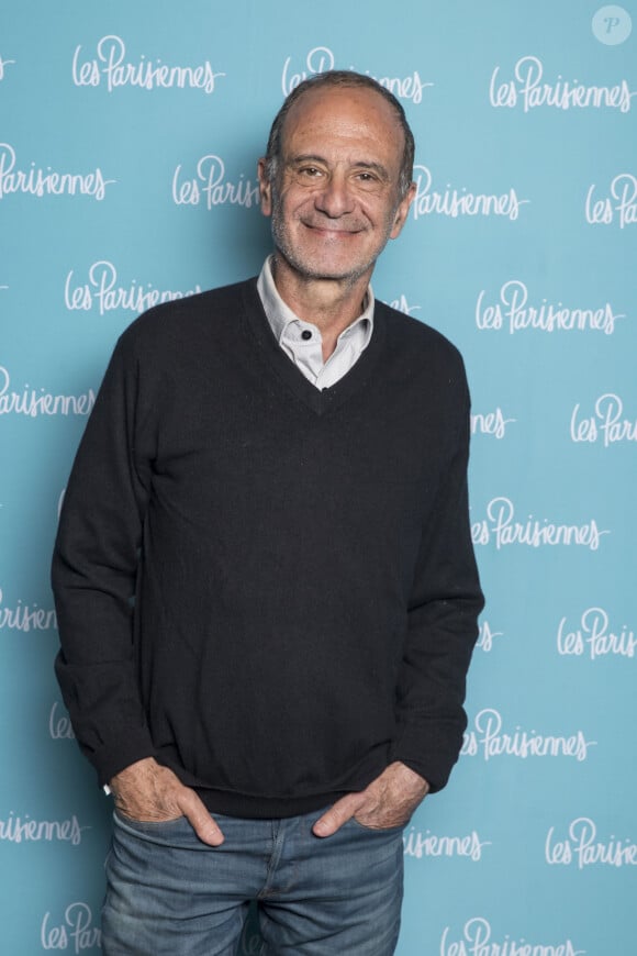 Exclusif - Gérard Miller - Photocall de la première du spectacle "Les Parisiennes" aux Folies Bergères à Paris le 24 mai 2018. Laurent Ruquier fait revivre Les Parisiennes pour un spectacle musical mêlant chant, danse, comédie. A.Dombasle, M.Galanter, H.Noguerra et I.Modja reprennent en live les succès pop et drôles du groupe culte des années 1960 et 1970. Laurent Ruquier, metteur en scène et animateur vedette de France 2, donne un nouveau souffle au spectacle qui le faisait rêver lorsqu'il était enfant. © Olivier Borde - Pierre Perusseau/Bestimage 