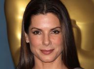 Regardez Sandra Bullock recevoir avec honneur... le Razzi de la pire actrice !