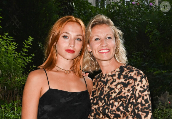 Chloé Jouannet et sa mère Alexandra Lamy - 1er Cocktail des nommés du Festival de la fiction de La Rochelle dans l'hôtel particulier de la SACD à Paris le 1er septembre 2022. © Coadic Guirec/Bestimage