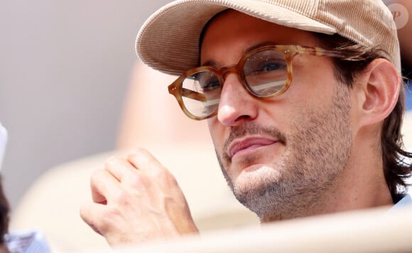 Pierre Niney en tribunes lors des Internationaux de France de tennis de Roland Garros 2023, à Paris, France, le 9 juin 2023. © Jacovides-Moreau/Bestimage 