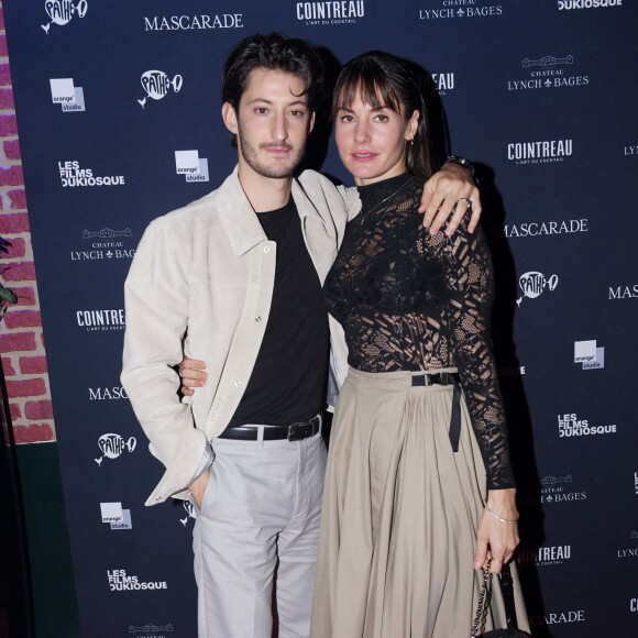 Exclusif - Pierre Niney et sa femme Natasha Andrews - After party du film Mascarade au club privé NO.PI à Paris le 20 octobre 2022. © Rachid Bellak / Bestimage