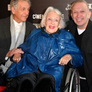 Pour rappel, Micheline Presle a 101 ans, elle est la dernière grande actrice de sa génération.
Costa-Gavras, Micheline Presle, Jean-Paul Gaultier - Visite privée de l'exposition Cinémode par Jean-Paul Gaultier à la cinémathèque française à Paris le 3 octobre 2021. © Veeren Ramsamy - Christophe Clovis/Bestimage 