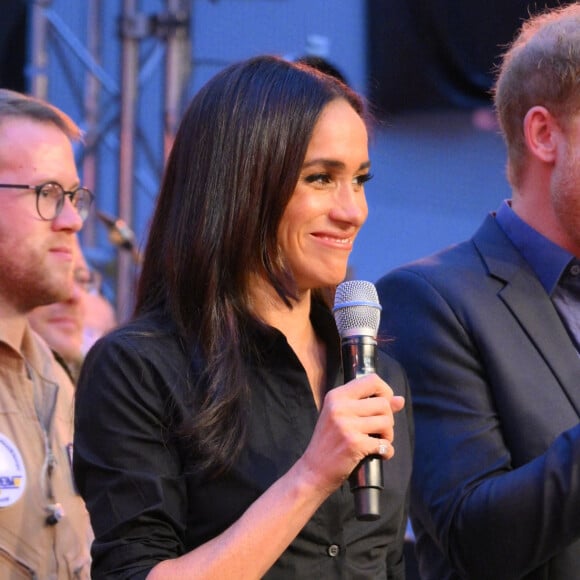 Meghan Markle est enfin arrivée aux Invictus Games ce mardi.
Le prince Harry et Meghan Markle lors des Invictus Games à Dusseldorf. 