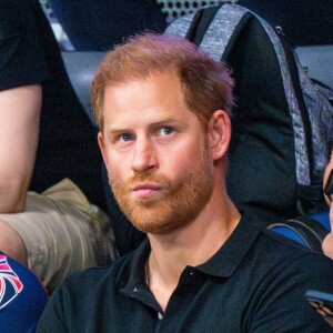 Le fils de Charles III était déjà présent depuis samedi.
Le prince Harry, duc de Sussex, assiste à la compétition de basket-ball en fauteuil roulant lors des Jeux Invictus au Merkur Spiel-Arena de Düsseldorf, le 12 septembre 2023. 