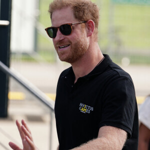 Le prince Harry, duc de Sussex, assiste à la compétition de basket-ball en fauteuil roulant lors des Jeux Invictus au Merkur Spiel-Arena de Düsseldorf, le 12 septembre 2023..