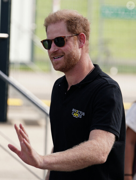 Le prince Harry, duc de Sussex, assiste à la compétition de basket-ball en fauteuil roulant lors des Jeux Invictus au Merkur Spiel-Arena de Düsseldorf, le 12 septembre 2023..