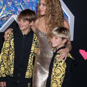 Shakira, ultra-sexy, était venue avec ses fils.
Shakira et ses deux fils, Milan et Sasha - Tapis rouge des MTV Video Music Awards, Prudential Center, Newark, New York. 12 septembre 2023. © Nancy Kaszerman/Zuma Press/Bestimage