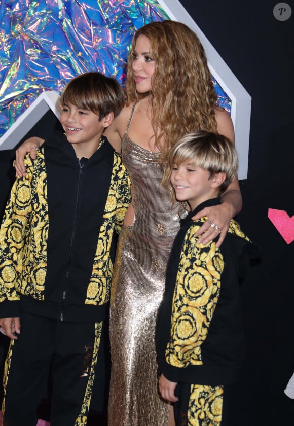 Shakira, ultra-sexy, était venue avec ses fils.
Shakira et ses deux fils, Milan et Sasha - Tapis rouge des MTV Video Music Awards, Prudential Center, Newark, New York. 12 septembre 2023. © Nancy Kaszerman/Zuma Press/Bestimage
