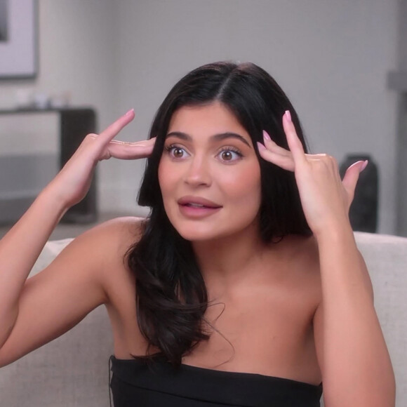 Si certains aliments sont conseillés pour allonger son espérance de vie, certaines habitudes, elles, sont à bannir car elles accélèrent le vieillissement de la peau.
Kylie Jenner 