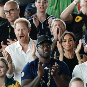 Le prince Harry, duc de Sussex, et sa femme Meghan Markle, duchesse de Sussex, assistent aux finales de natation à la Merkur Spiel-Arena lors des Jeux Invictus à Düsseldorf, en Allemagne, le mercredi 13 septembre 2023. 