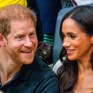 Le prince Harry, duc de Sussex et Meghan Markle, duchesse de Sussex, assistent au match de basket-ball en fauteuil roulant à la Merkur Spiel-Arena lors des Jeux Invictus à Düsseldorf (Allemagne), le 13 septembre 2023. 