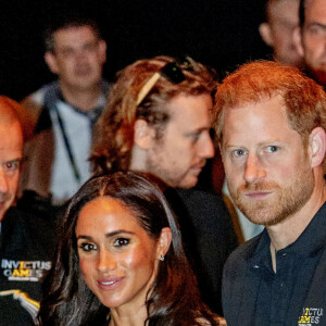 Le prince Harry, duc de Sussex et Meghan Markle, duchesse de Sussex, assistent au match de basket-ball en fauteuil roulant à la Merkur Spiel-Arena lors des Jeux Invictus à Düsseldorf (Allemagne), le 13 septembre 2023. 