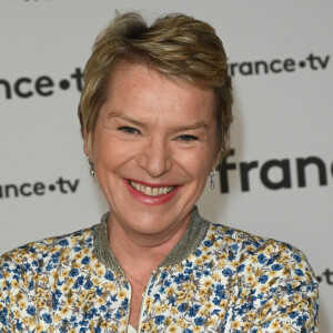 Elise Lucet au photocall pour la conférence de presse de rentrée de France TV à la Grande Halle de la Villette à Paris, France, le 6 juillet 2022. © Coadic Guirec/Bestimage 