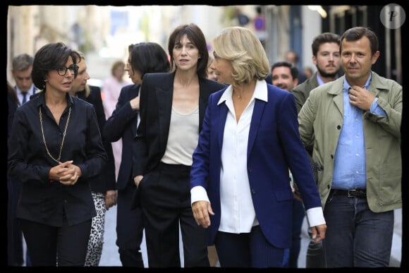 Exclusif - Rachida Dati, maire du 7ème arrondissement de Paris, Charlotte Gainsbourg, Valérie Pécresse, présidente du conseil régional d'Ile de France, Christophe Poisson, adjoint au maire du 7ème, chargé de la culture  lors de l'inauguration de la Maison Gainsbourg, rue de Verneuil à Paris le 14 septembre 2023. La maison ouvrira ses portes au public à partir du 20 septembre 2023.© Alain Guizard / Bestimage