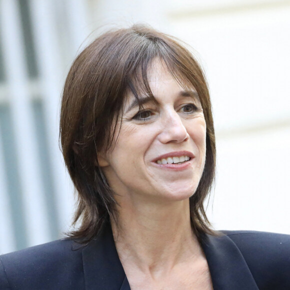 La mort de Jane Birkin émouvait la France et marquait son clan à jamais.
Exclusif - Charlotte Gainsbourg lors de l'inauguration de la Maison Gainsbourg, rue de Verneuil à Paris. © Alain Guizard / Bestimage