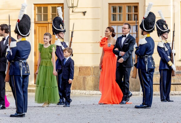 La princesse Estelle et le prince Oscar, la princesse Victoria et le prince Daniel de Suède - Arrivées de la famille royale de Suède et des invités au théâtre du château de Drottningholm pour la représentation du Royal Opera Jubilee Theatre, à la veille de la célébration du 50ème anniversaire de l'accession au trône du roi C.Gustav. Le 14 septembre 2023 