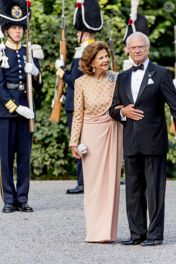 La reine Silvia et le roi Carl Gustav de Suède - Arrivées de la famille royale de Suède et des invités au théâtre du château de Drottningholm pour la représentation du Royal Opera Jubilee Theatre, à la veille de la célébration du 50ème anniversaire de l'accession au trône du roi C.Gustav. Le 14 septembre 2023 