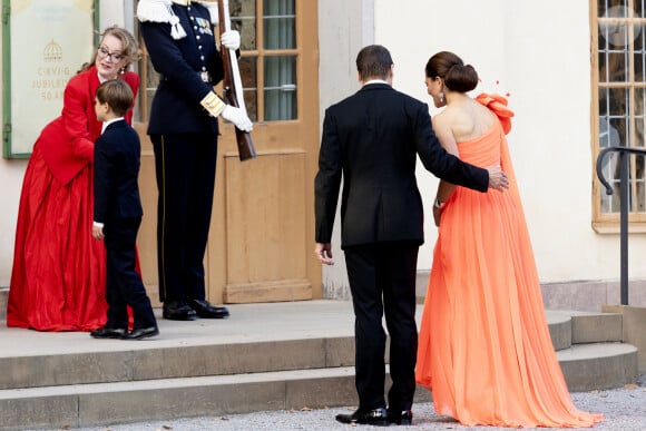 Le prince Daniel et la princesse Victoria de Suède - Arrivées de la famille royale de Suède et des invités au théâtre du château de Drottningholm pour la représentation du Royal Opera Jubilee Theatre, à la veille de la célébration du 50ème anniversaire de l'accession au trône du roi C.Gustav. Le 14 septembre 2023 