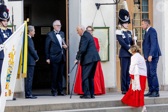 Le roi Harald V et la reine Sonja de Norvège - Arrivées de la famille royale de Suède et des invités au théâtre du château de Drottningholm pour la représentation du Royal Opera Jubilee Theatre, à la veille de la célébration du 50ème anniversaire de l'accession au trône du roi C.Gustav. Le 14 septembre 2023 