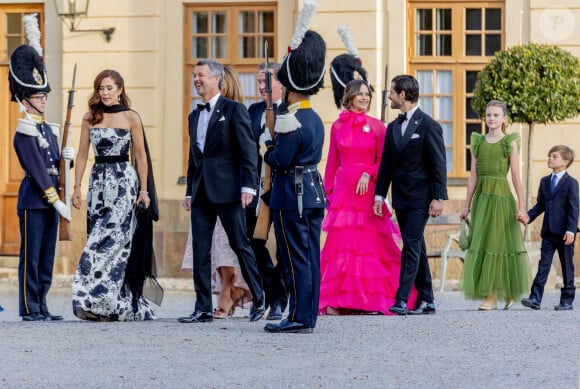 Princesse Mary et Prince Frederik du Danemark, Princesse Sofia et Prince Carl Phillip, la princesse Estelle et le prince Oscar de Suède - Arrivées de la famille royale de Suède et des invités au théâtre du château de Drottningholm pour la représentation du Royal Opera Jubilee Theatre, à la veille de la célébration du 50ème anniversaire de l'accession au trône du roi C.Gustav. Le 14 septembre 2023 