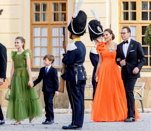 La princesse Estelle et le prince Oscar, la princesse Victoria et le prince Daniel de Suède - Arrivées de la famille royale de Suède et des invités au théâtre du château de Drottningholm pour la représentation du Royal Opera Jubilee Theatre, à la veille de la célébration du 50ème anniversaire de l'accession au trône du roi C.Gustav. Le 14 septembre 2023 